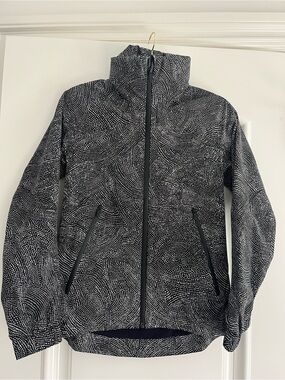 Lululemon Black Jacket with White Dot, has lining for a bit warmer layer